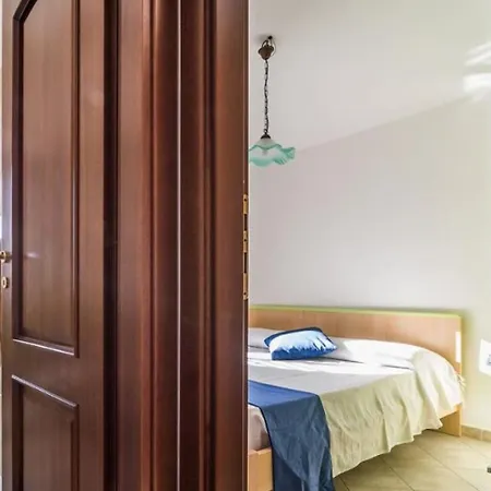 アパート Locazione Turistica Casa Fuile 1 オロゼーイ